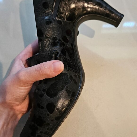 TSUBO Women's Black Textured Leather Sling Back 4-inch Pumps - Picture 6 of 14